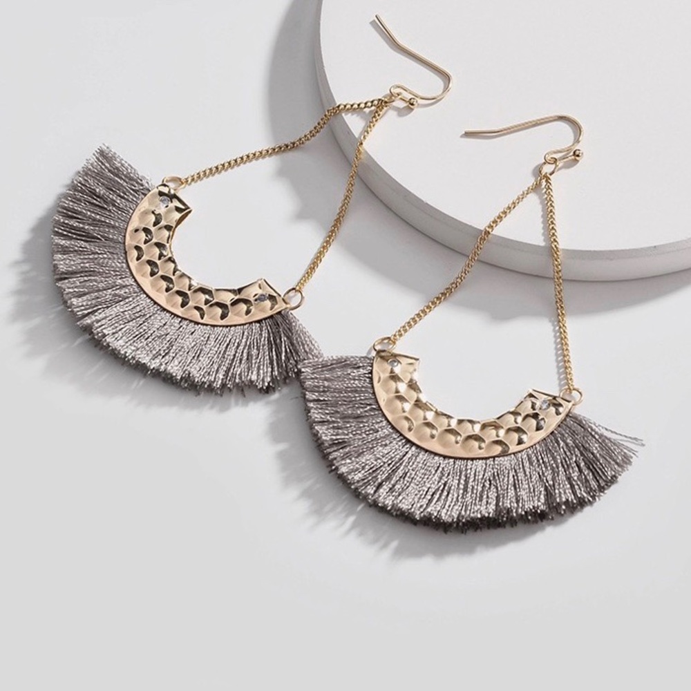 ❤️ Elegant Tassel Fan Drop Earrings